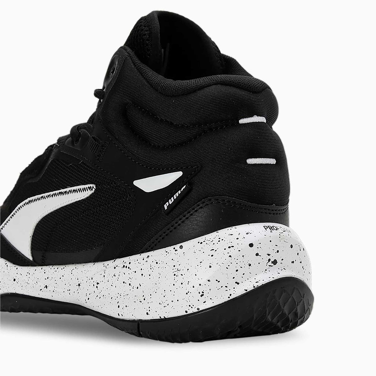 Puma Playmaker Pro Mid Splatter souliers de basketball - noir / blanc talon