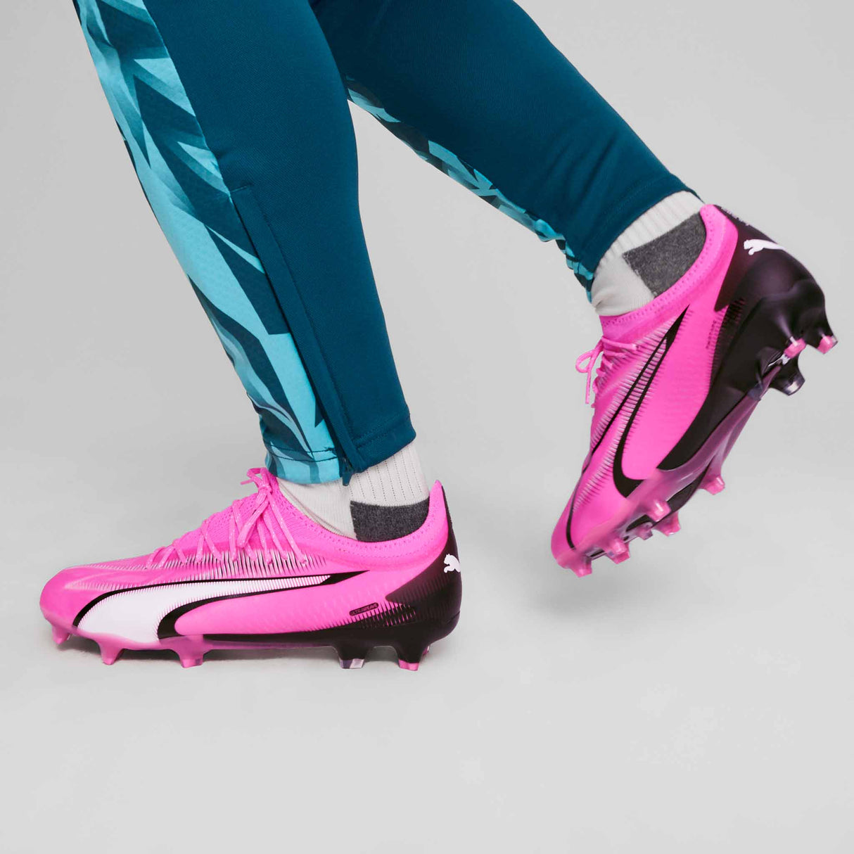 Puma Ultra Ultimate FG/AG chaussures de soccer a crampons - Poison Pink / Puma White / Puma Black