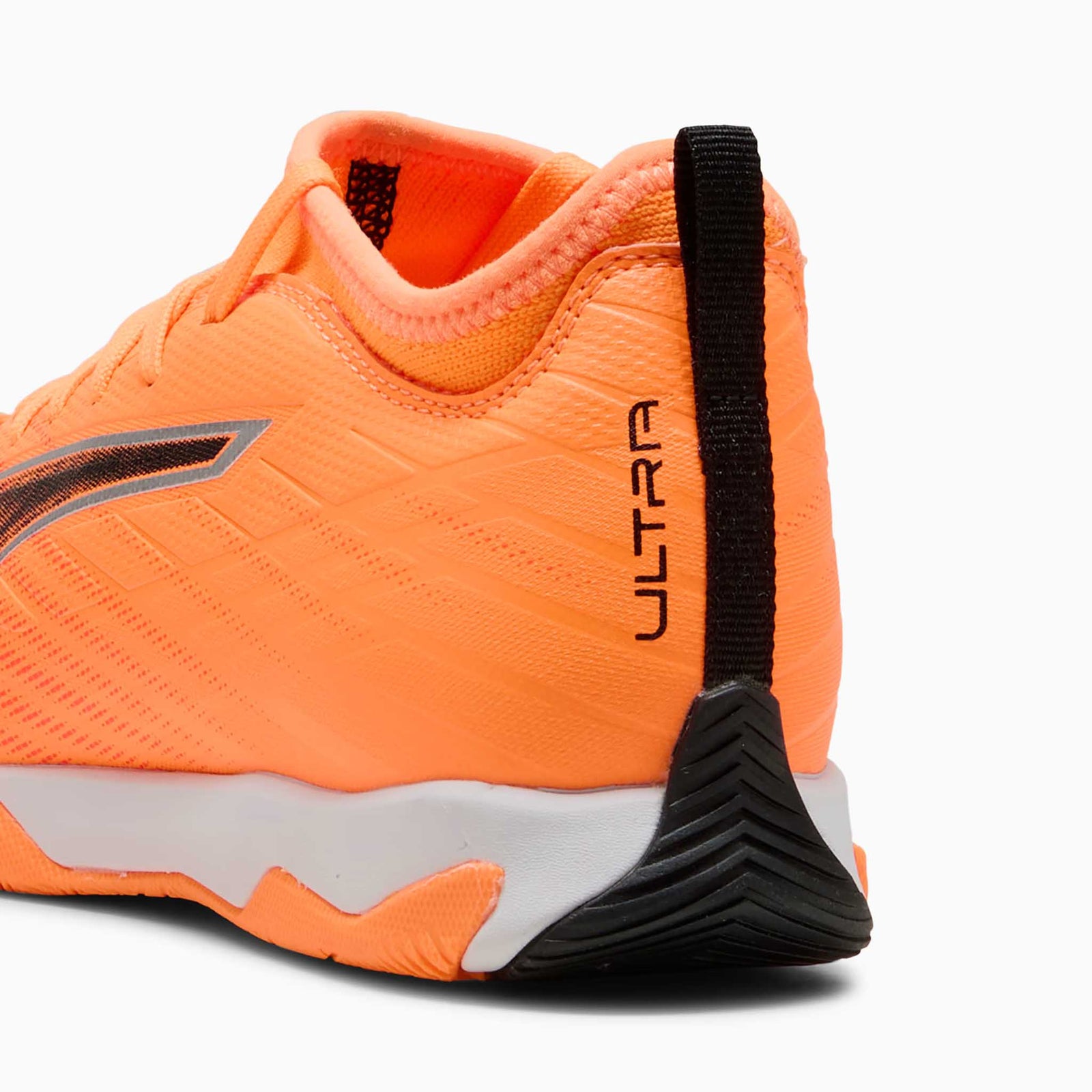 Puma Puma Ultra 6 Match IT junior chaussures soccer intérieur pour enfant