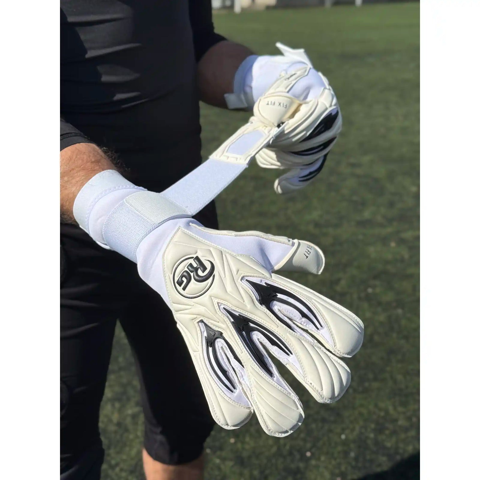 RG Goalkeeper Gloves Aspro 26-27 gants de gardien de but soccer - Blanc / Noir