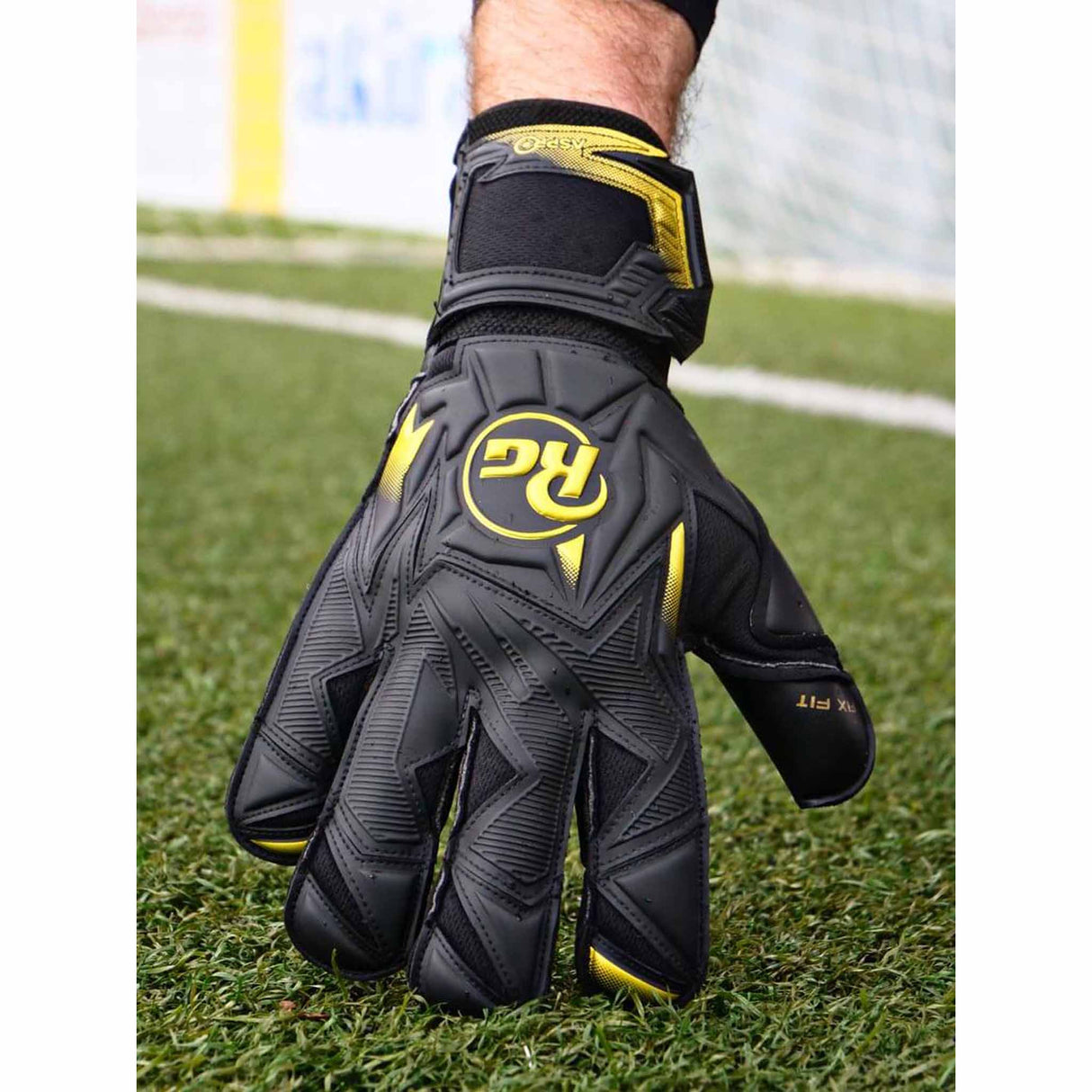 RG Aspro Blackout gants de gardien de but de soccer - Noir / Or