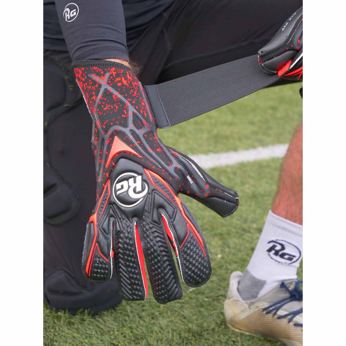 RG Goalkeeper gloves Zima gants de gardien de but de soccer - Noir / Rouge