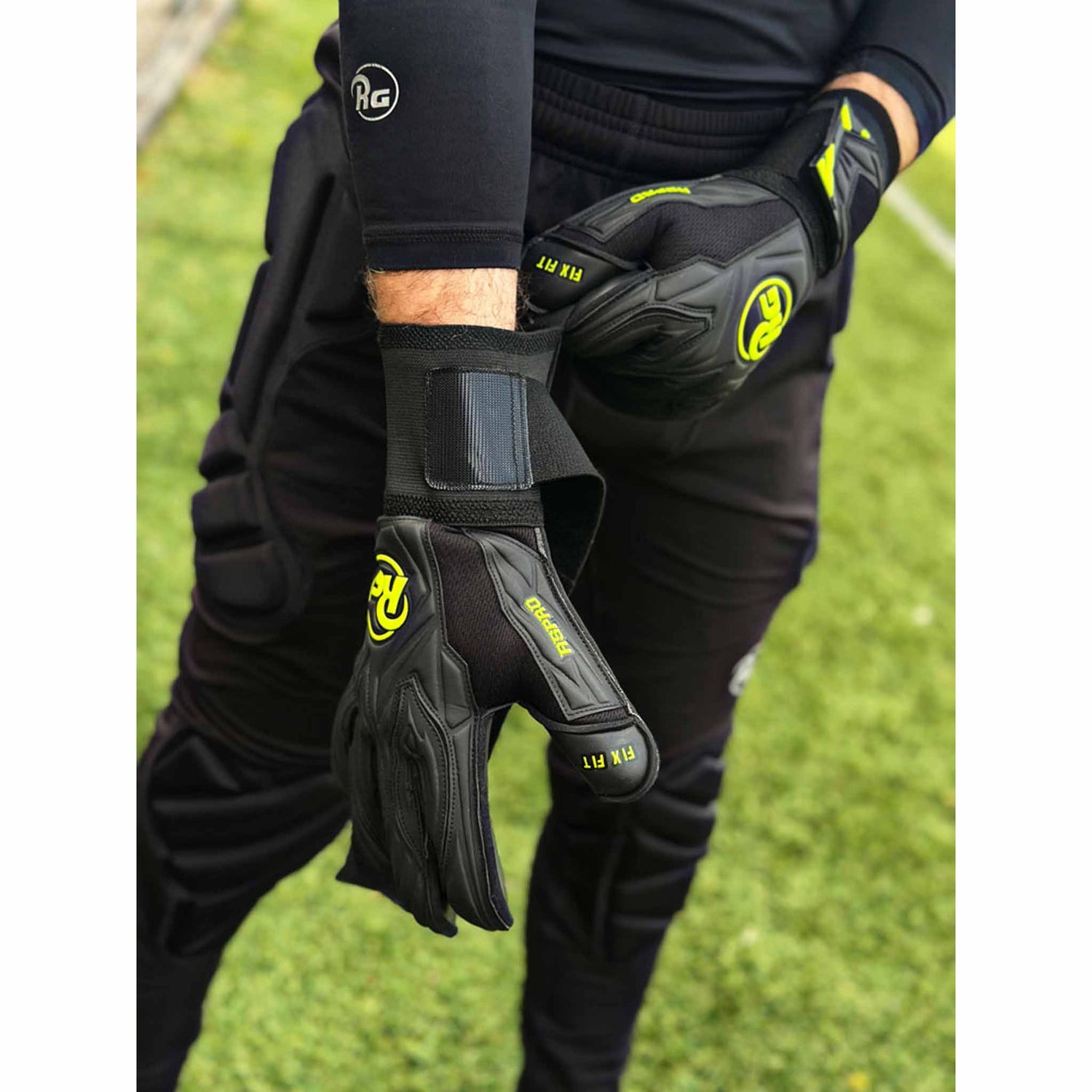 RG Goalkeeper gloves RG Aspro Blackout gants de gardien de but de soccer