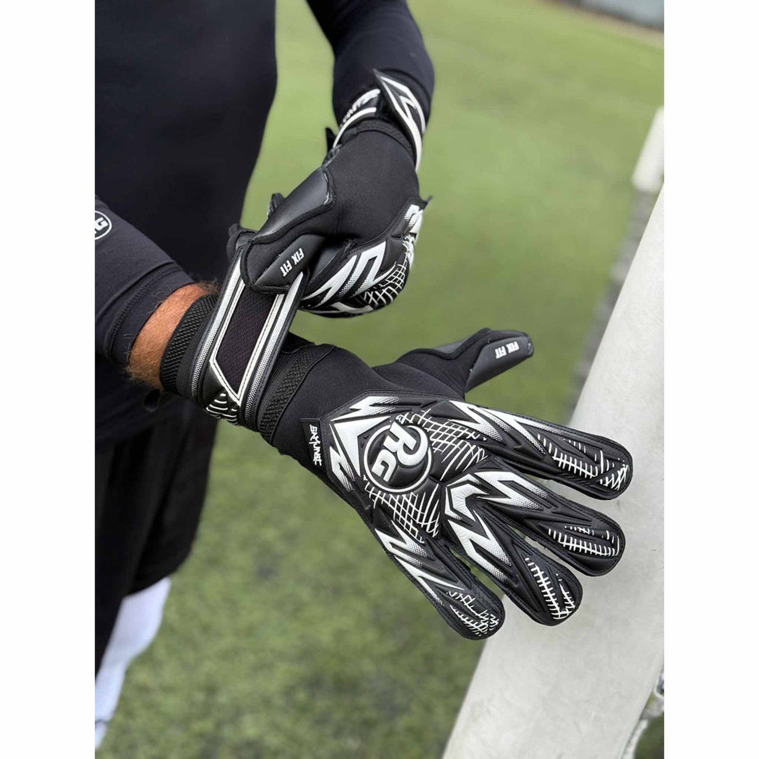 RG Goalkeeper gloves RG Goalkeeper Gloves Samurai Blackout CHR gants de gardien de but de soccer
