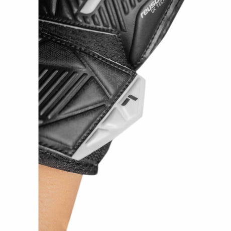 Reusch Attrakt Resist Junior Goalkeeper Gloves - Black