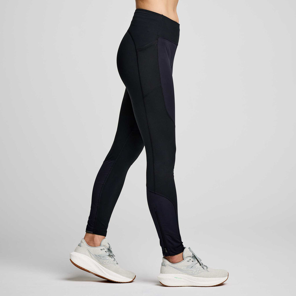 Saucony Runshield leggings d'hiver de course femme lateral droit- noir