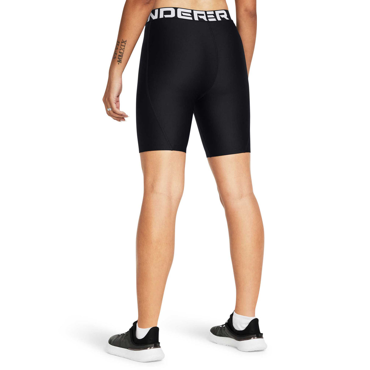 UA HeatGear Short de 20 cm femme dos live - Noir / Blanc