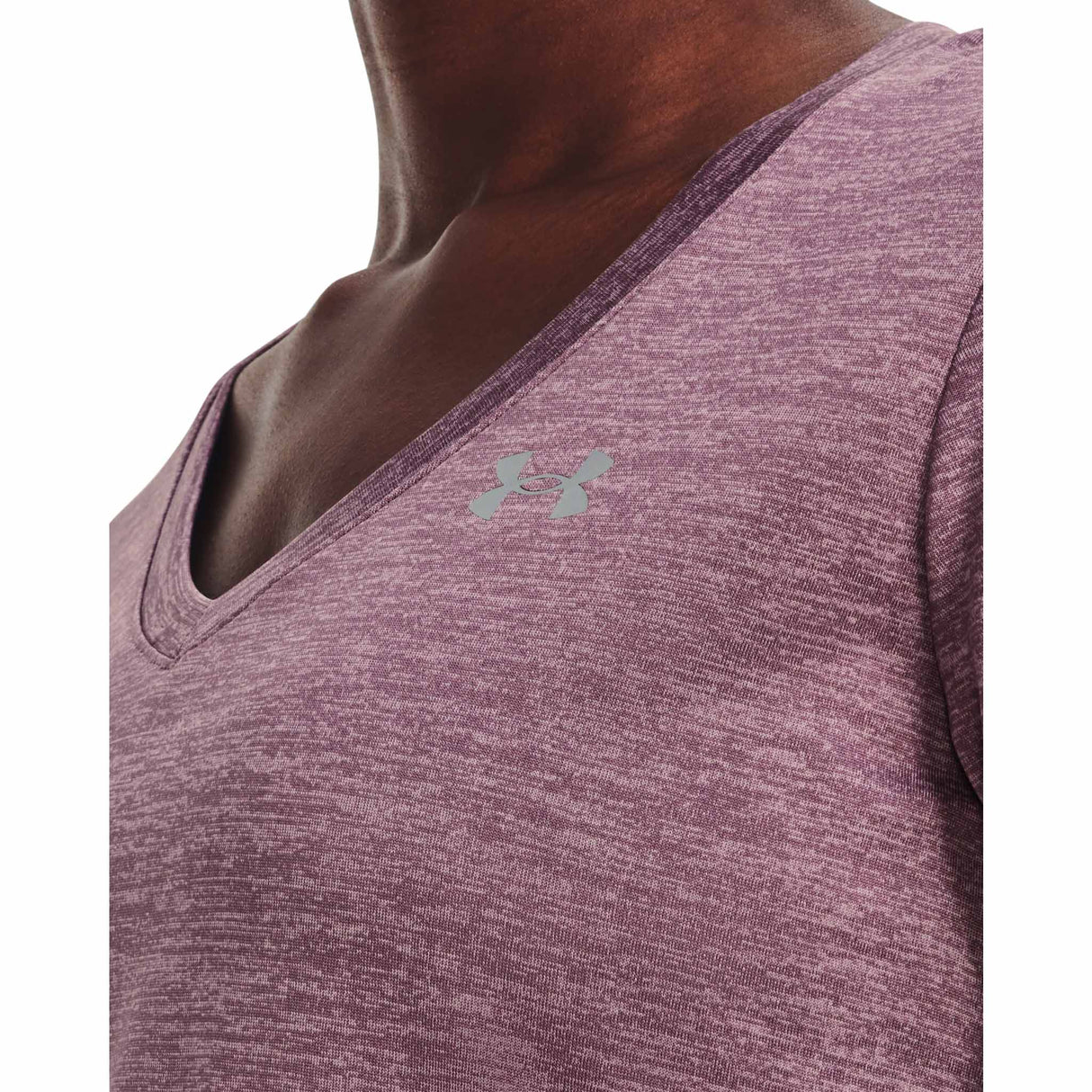 UA Tech Twist T-shirt col en V femme col - Pourpre brumeux/ Blanc / Argent métallique