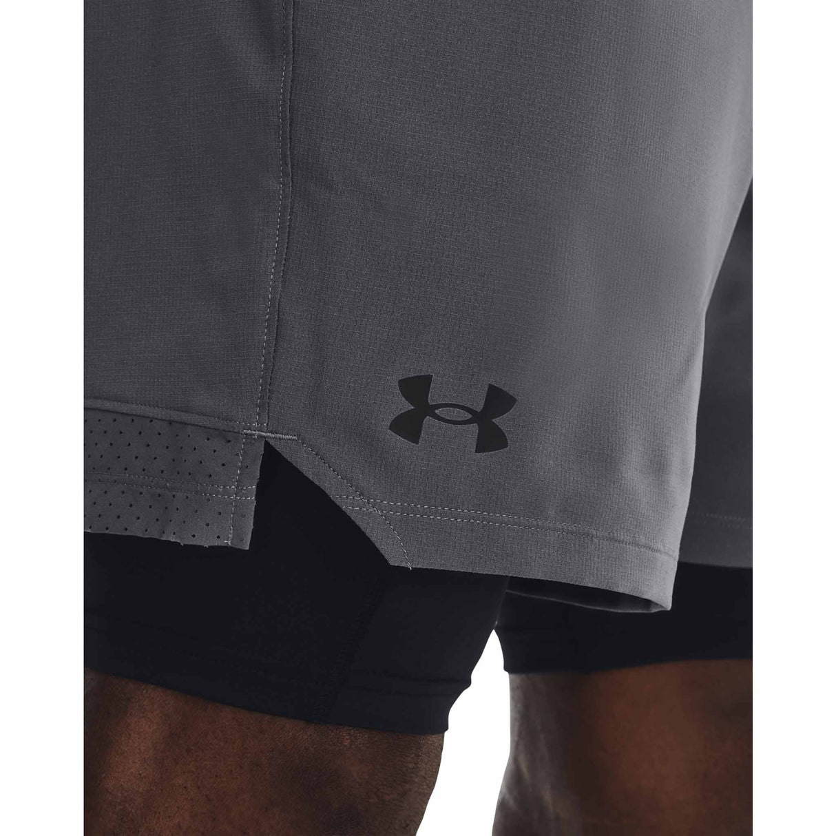 Under Armour Vanish Woven shorts 2-en-1 pour homme - Pitch Grey / Black