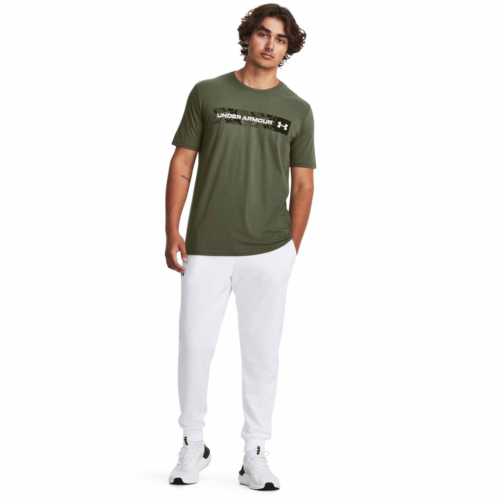 Under Armour UA Camo t-shirt à rayures sur la poitrine pour homme
