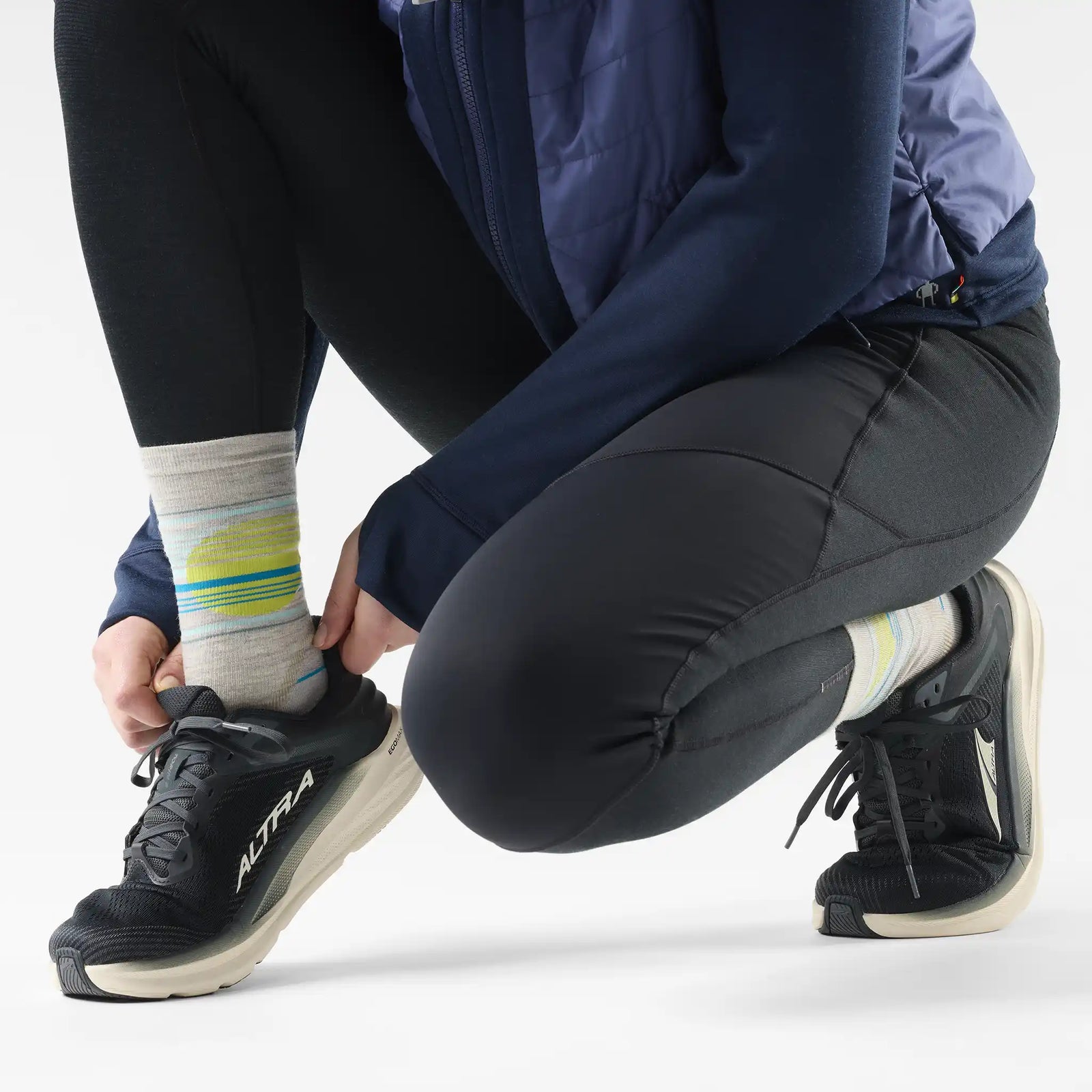 Smartwool Glow women's merino wool running crew sock in ash grey — additional view