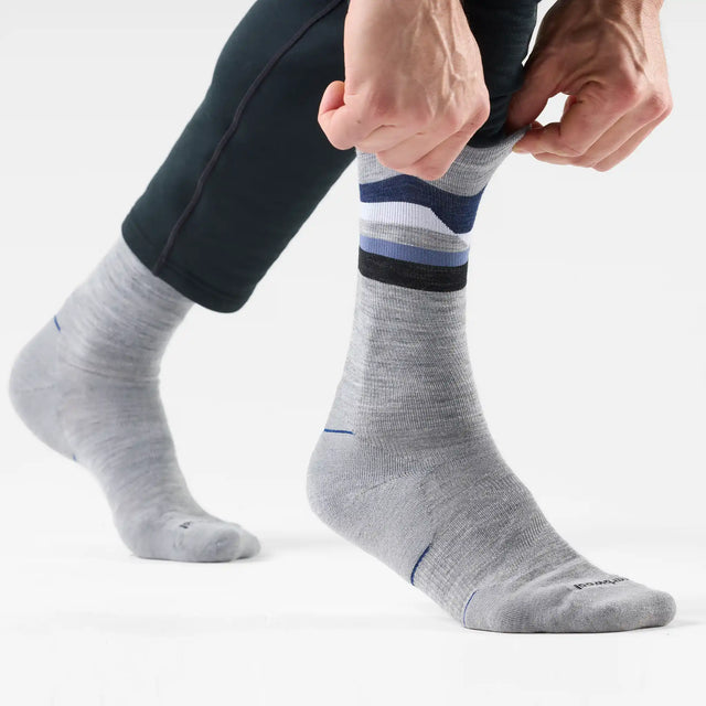 Smartwool Horizons men's merino wool running crew sock in light gray — additional view
