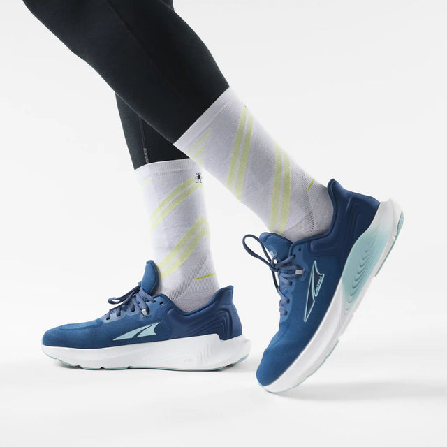 Smartwool Run Zero Cushion men's merino wool running crew sock in white — additional view