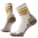 Mi-chaussette de randonnée Smartwool Fox Meadow pour femme en laine mérinos, coloris taupe naturel avec motif renard et montagnes