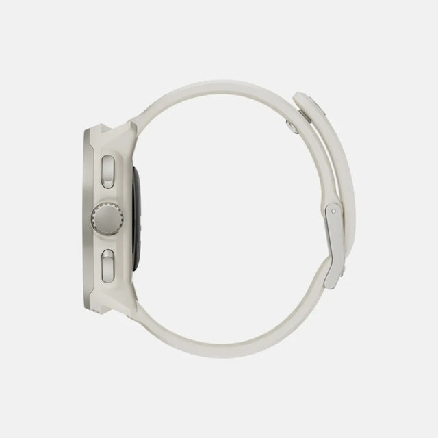 Montre GPS de course Suunto Run, coloris Frost Gray (bracelet silicone) — vue de profil droit