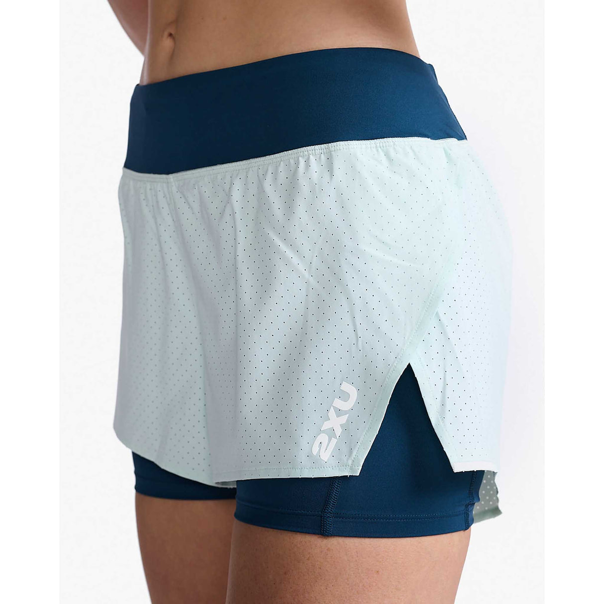 2XU Aero 2-en-1 4-Inch shorts de course à pied femme detail- moonlight / glacier