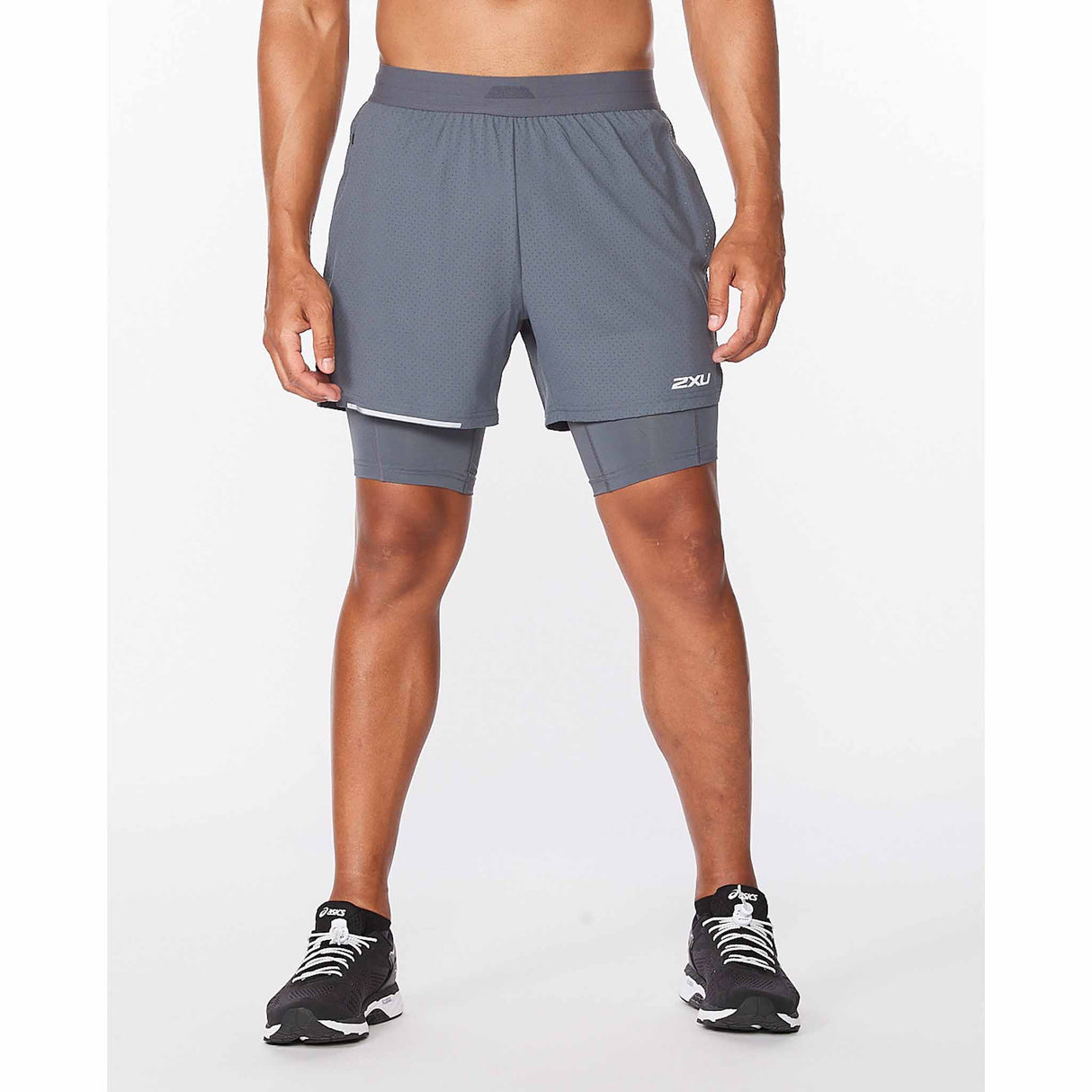 2XU Aero 2 en 1 shorts de course à pied 5 pouces pour homme turbulence