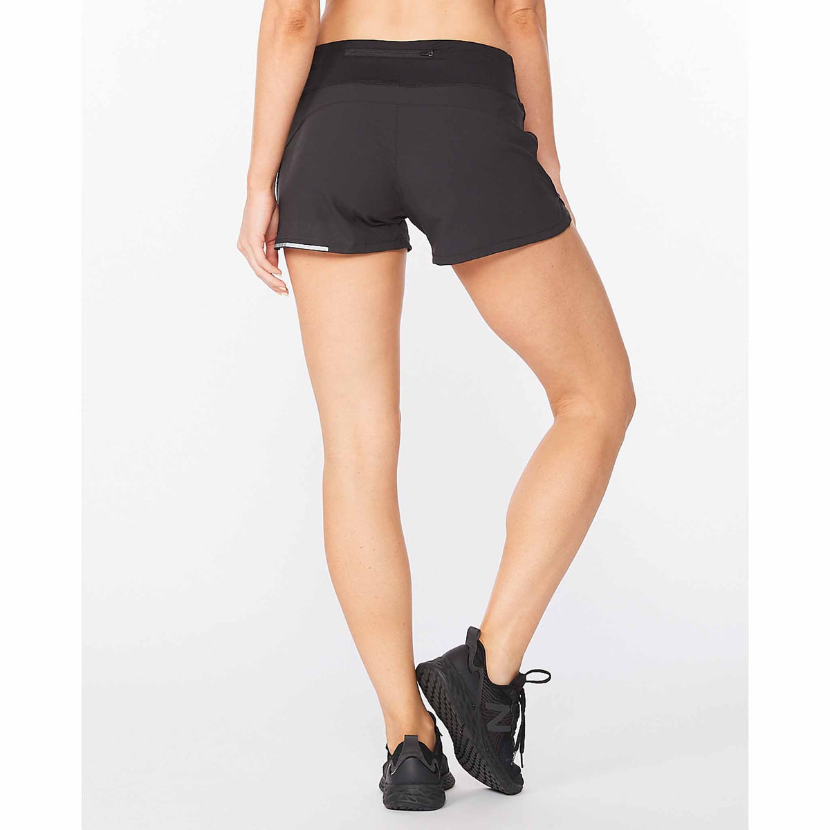 2XU Aero 4&quot; Shorts de course à pied pour femme Black vue de dos