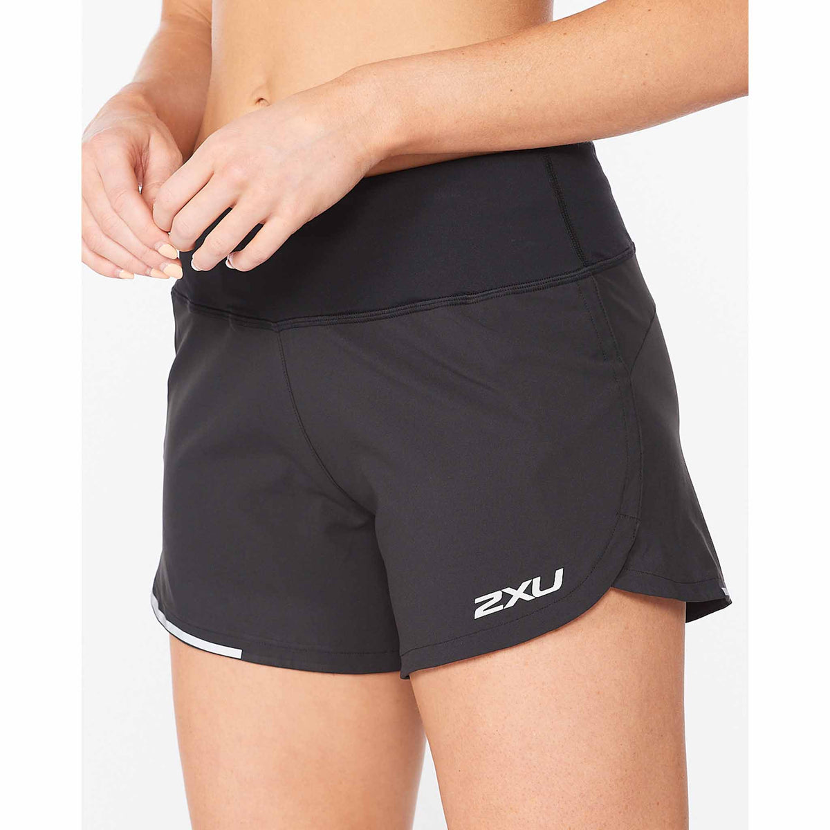 2XU Aero 4&quot; Shorts de course à pied pour femme Black vue de près