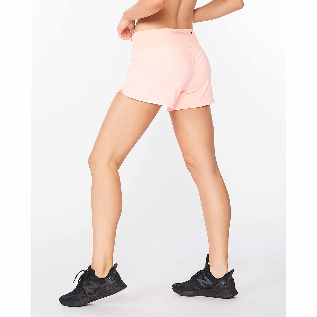 2XU Aero 4" Shorts de course à pied pour femme Pop Coral angle