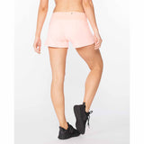 2XU Aero 4" Shorts de course à pied pour femme Pop Coral vue de dos