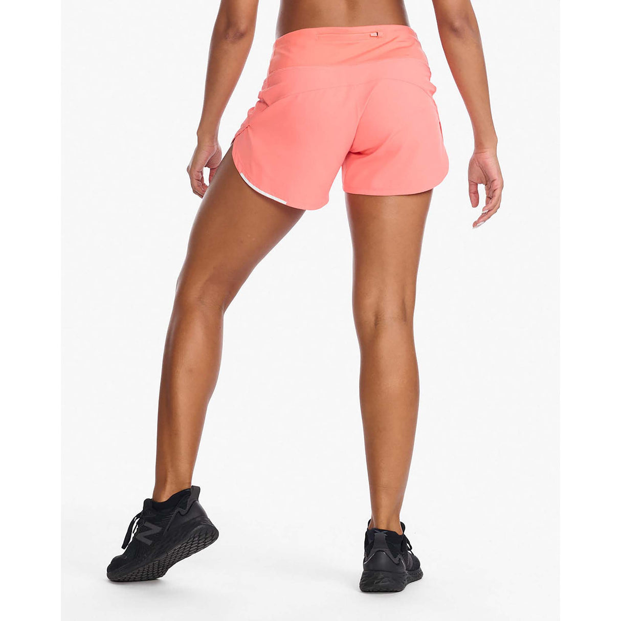 2XU Aero 4 Inch Shorts de course à pied hyper coral femme dos