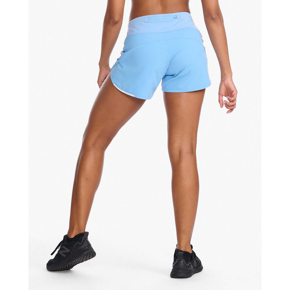 2XU Aero 4 Inch Shorts de course à pied mirage white reflective femme dos