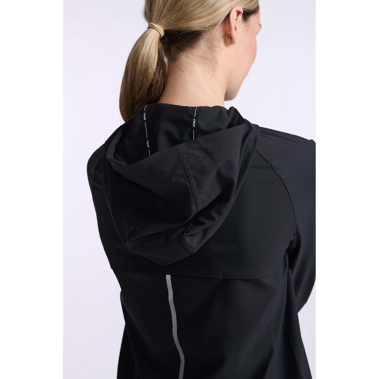 2XU Aero Jacket manteau imperméable black silver reflective femme capuchon