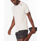 2XU Aero Tee t-shirt de course à pied pour homme oatmeal angle