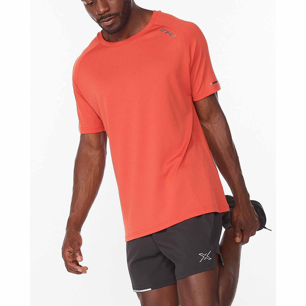 2XU Aero Tee t-shirt de course à pied pour homme rust angle