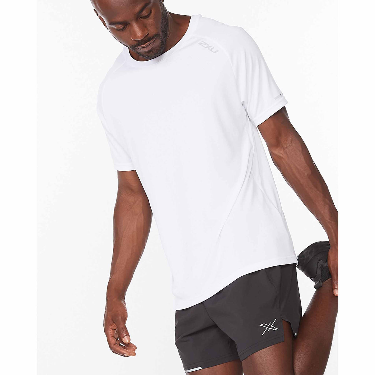 2XU Aero Tee t-shirt de course à pied pour homme white angle