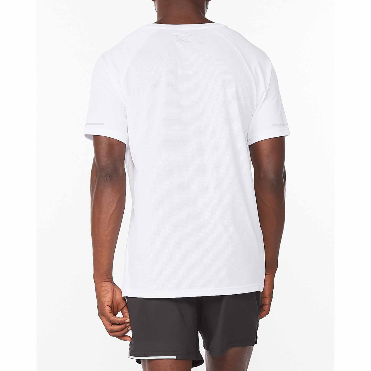 2XU Aero Tee t-shirt de course à pied pour homme white vue de dos