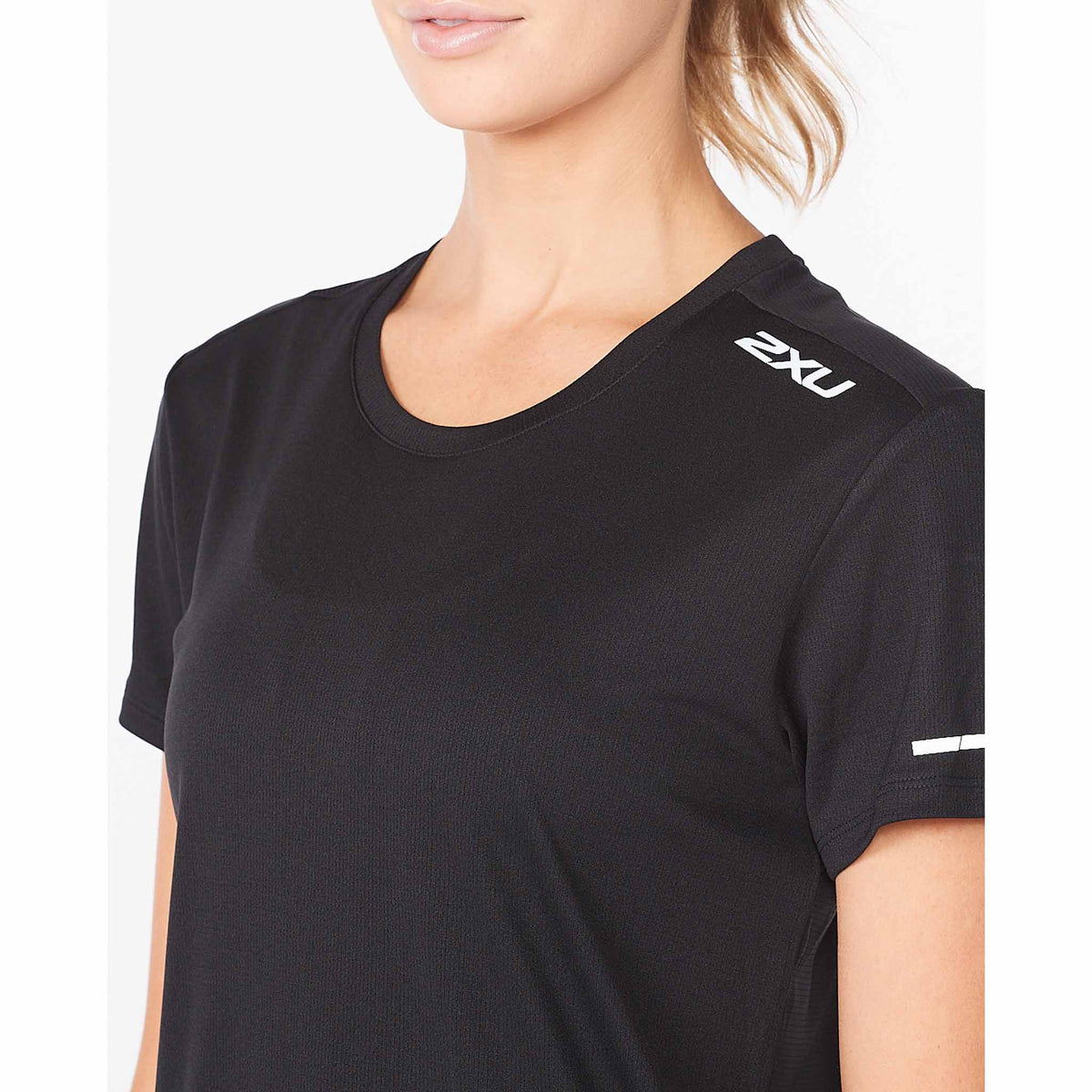 2XU Aero Tee t-shirt de course à pied pour femme vue de près