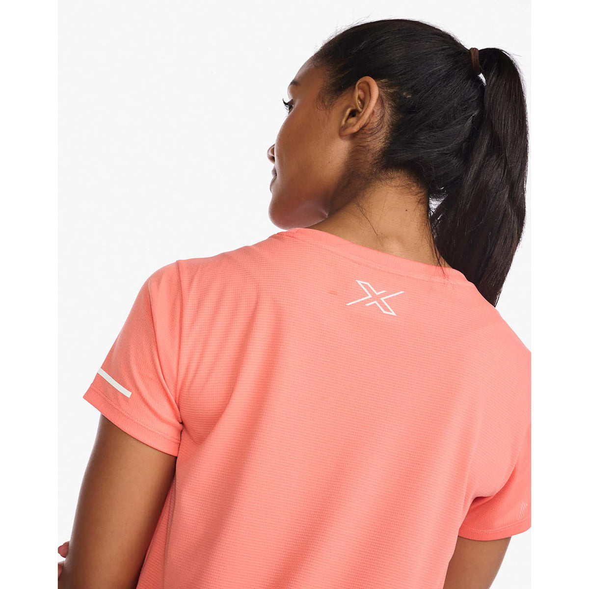 2XU Aero Tee t-shirt de course à pied hypercoral femme dos details