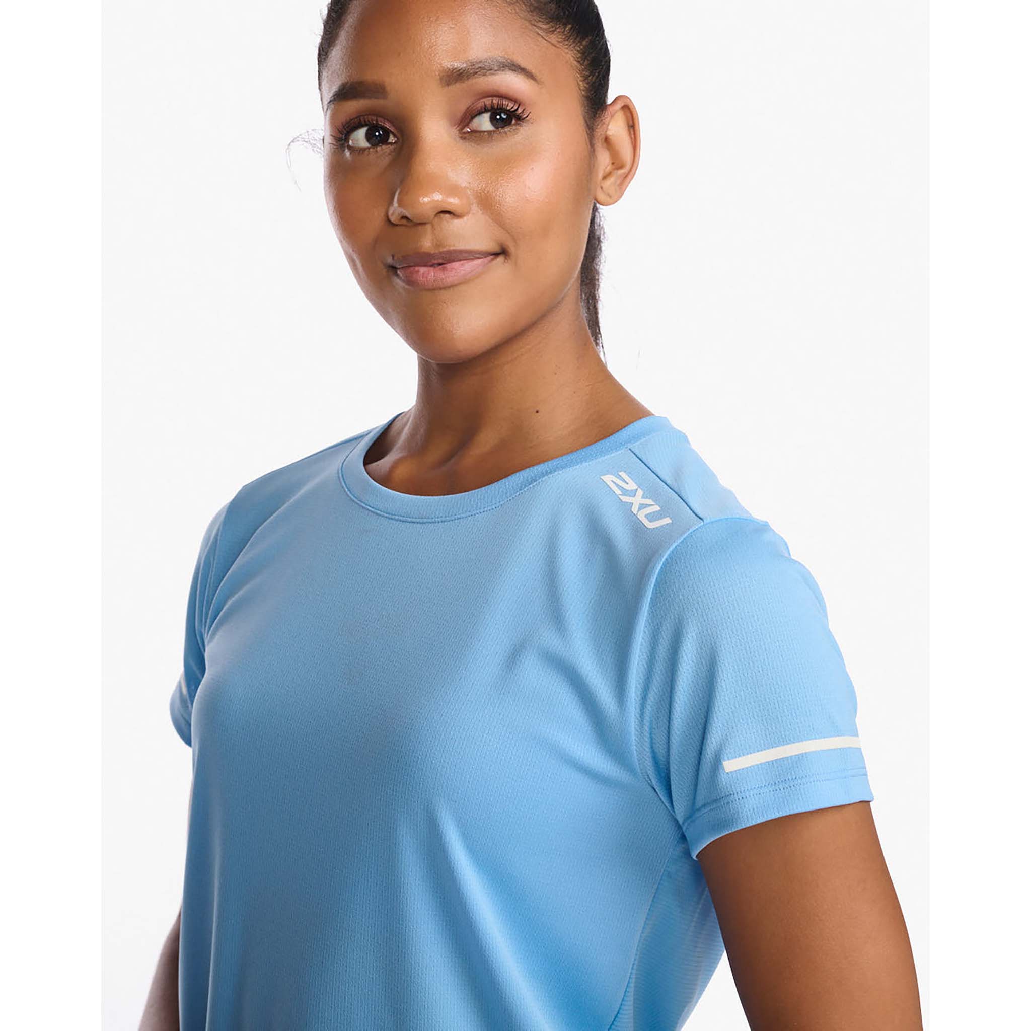 2XU Tee running shirt for Soccer Sport Fitness