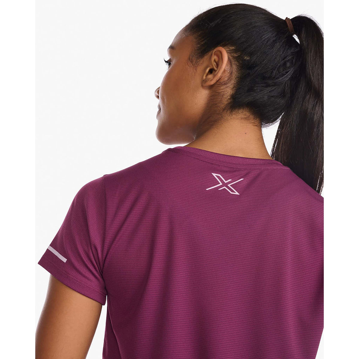 2XU Aero Tee t-shirt de course à pied mulberry femme dos details