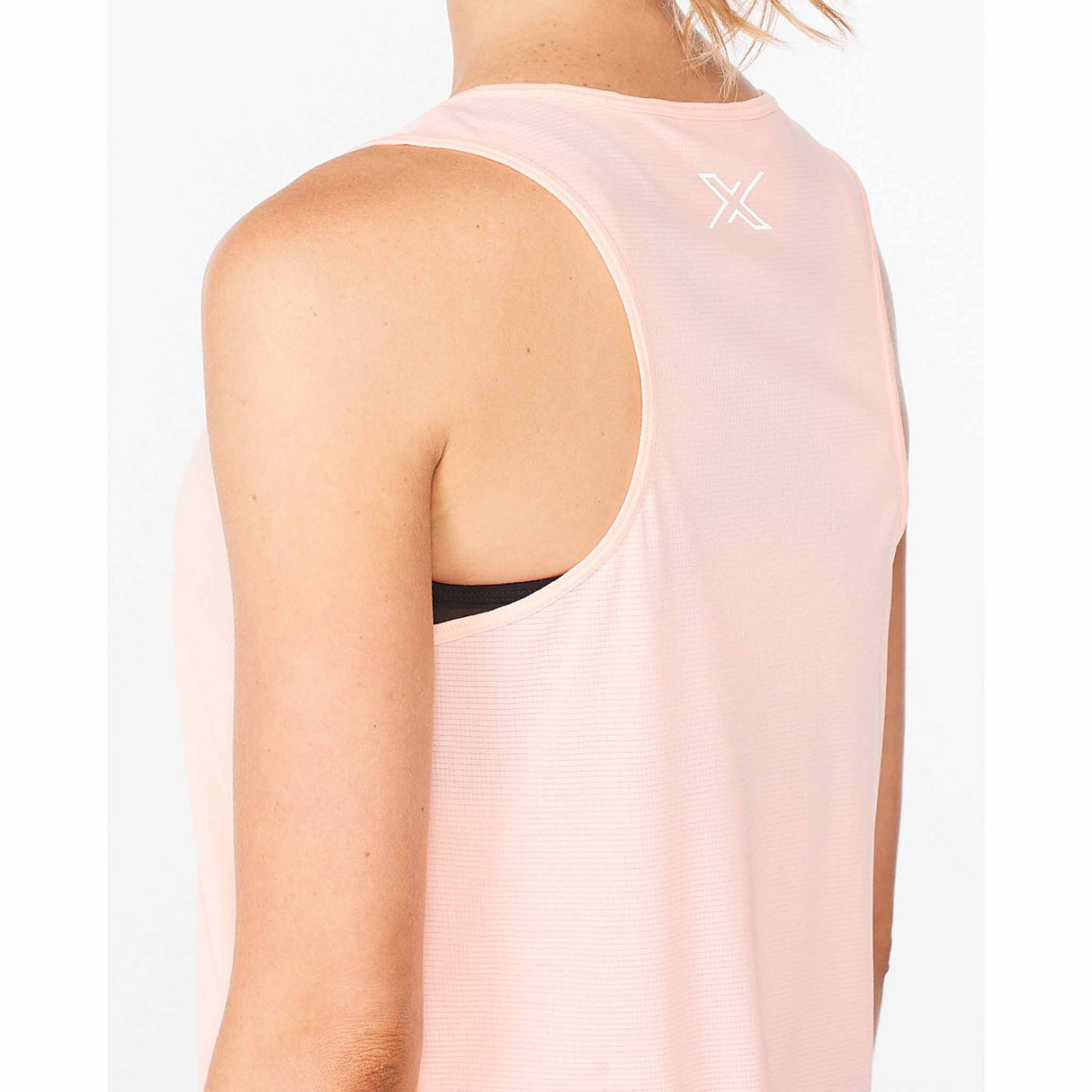 2XU Aero Singlet camisole pour femme Pop Coral vue de près dos