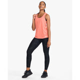 2XU Aero Singlet camisole de course à pied hyper coral  femme live