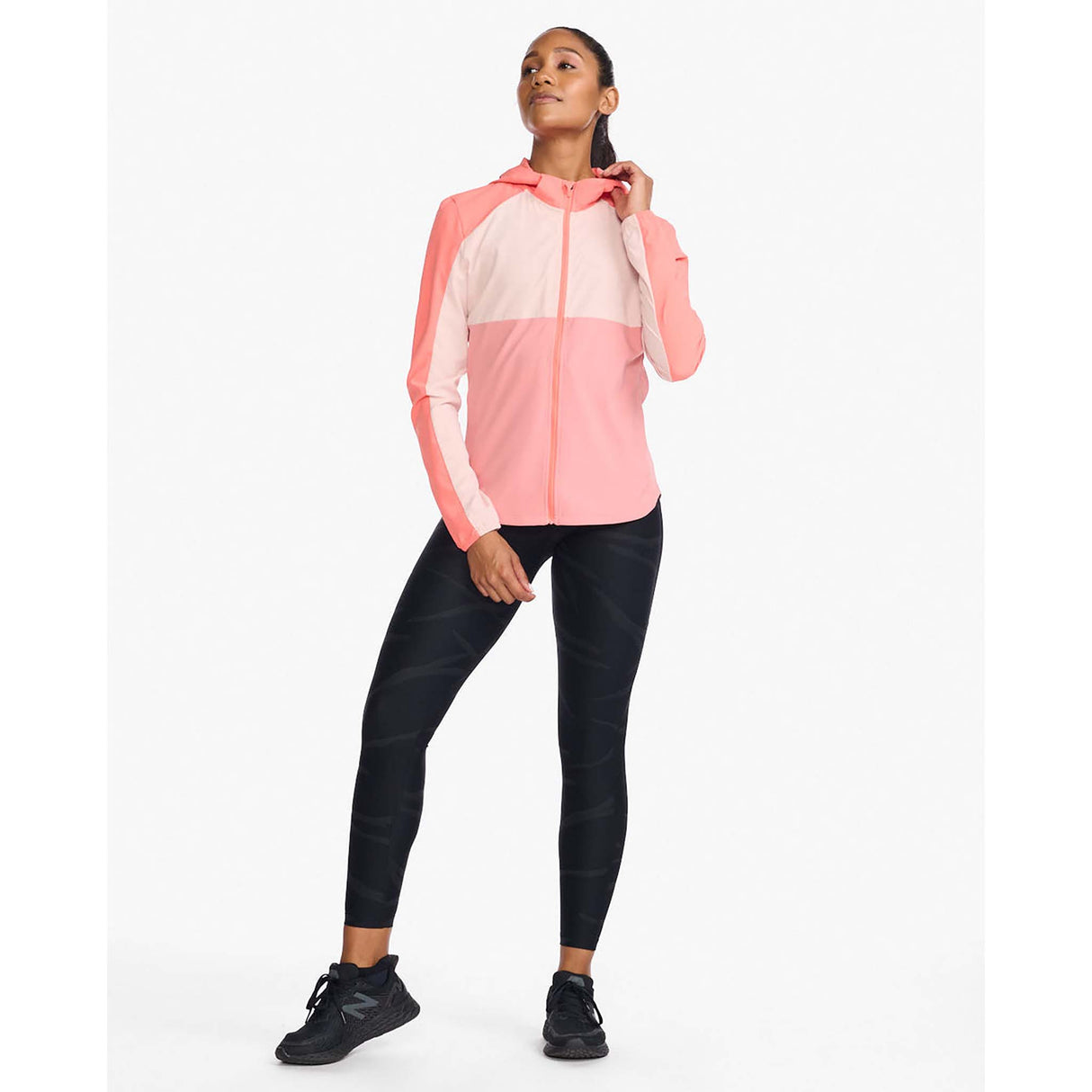 2XU Areo jacket de course hyper coral femme live