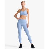 2XU Form Strappy Crop Top sport bleu femme live