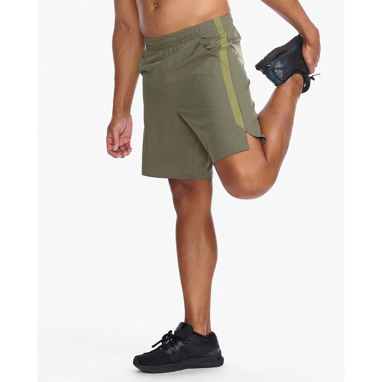 2XU Motion 8 Inch shorts de course à pied alpine glade homme lateral
