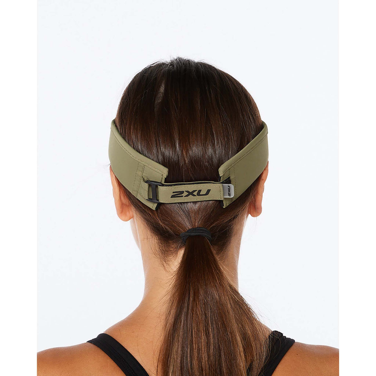 2XU Run Visor casquette visière de course à pied vert alpin noir femme dos