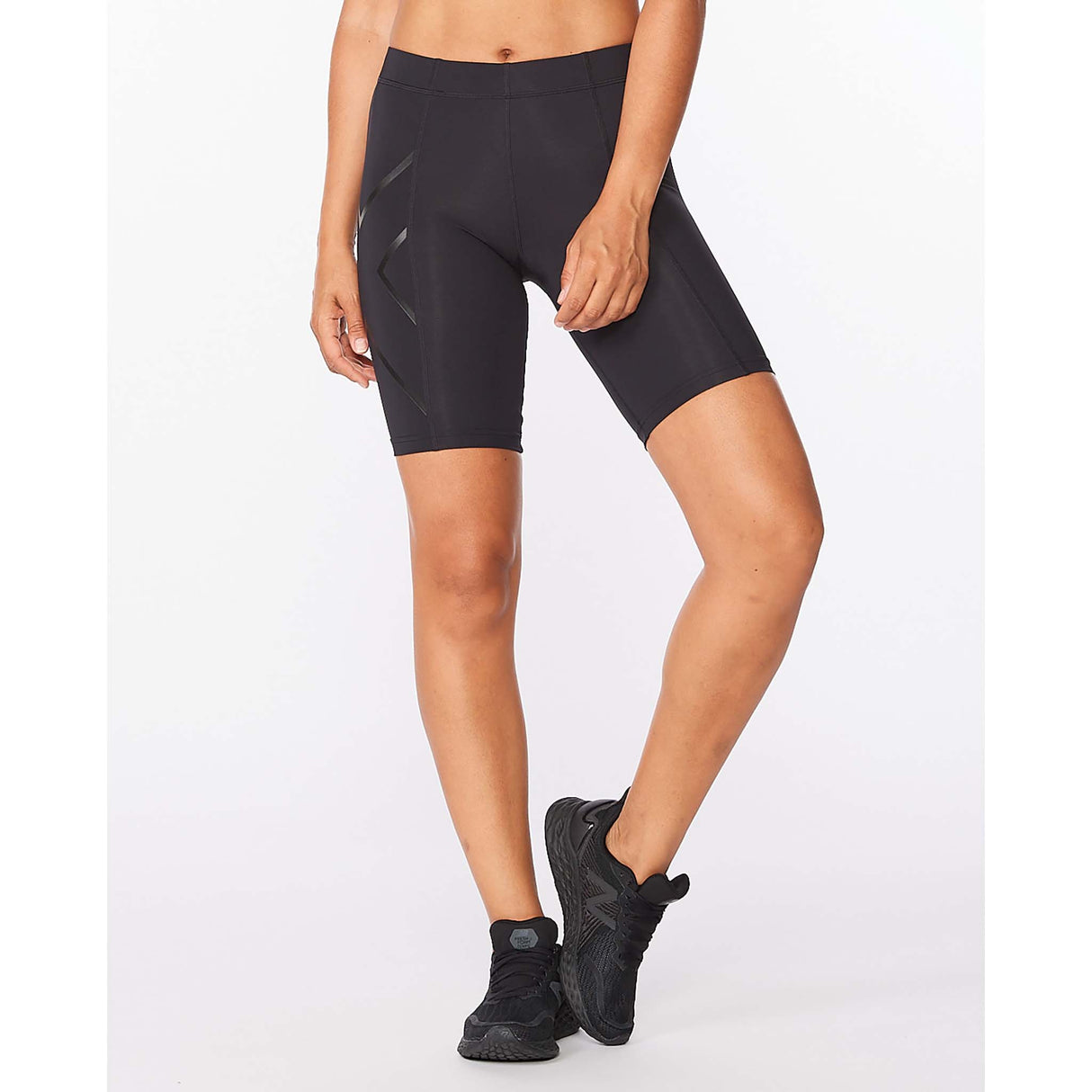 2XU Core Compression Short compressif sport pour femme face 2