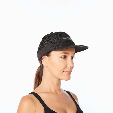 2XU Light Speed Trucker casquette de course à pied unisexe black finish line femme