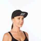 2XU Light Speed Trucker casquette de course à pied unisexe black finish line live