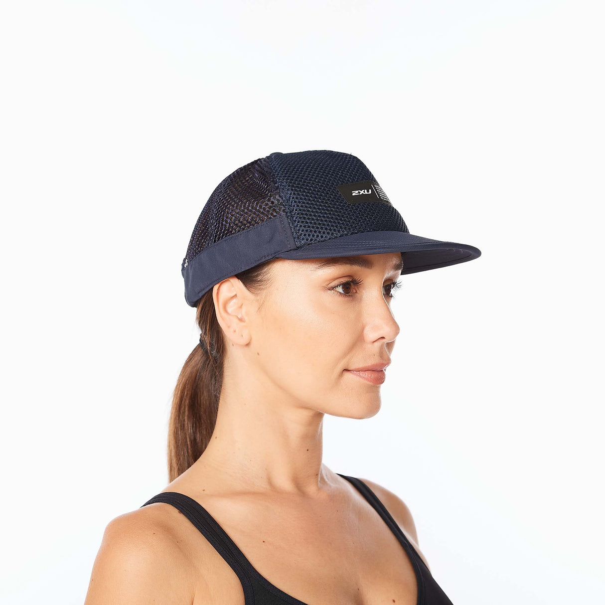 2XU Light Speed Trucker casquette de course à pied unisexe midnight finish line femme