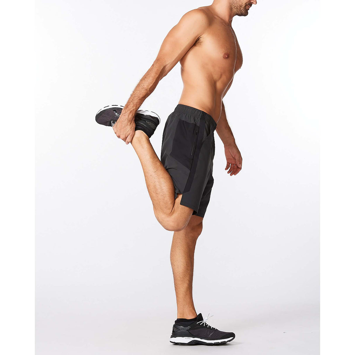 2XU Motion 8 Inch shorts de course à pied noir pour homme lateral 2
