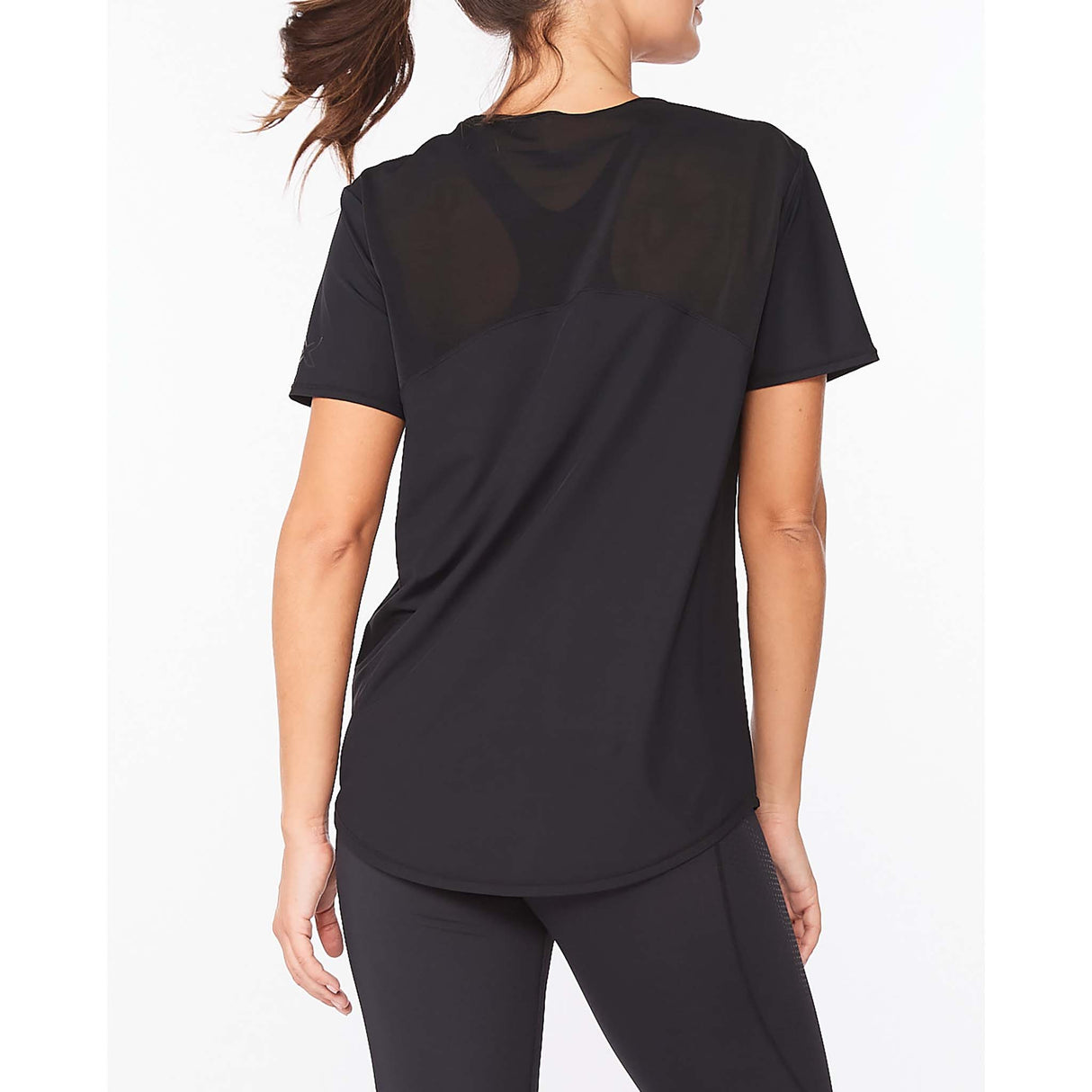 2XU Motion Mesh Tee t-shirt de course à pied noir pour femme dos