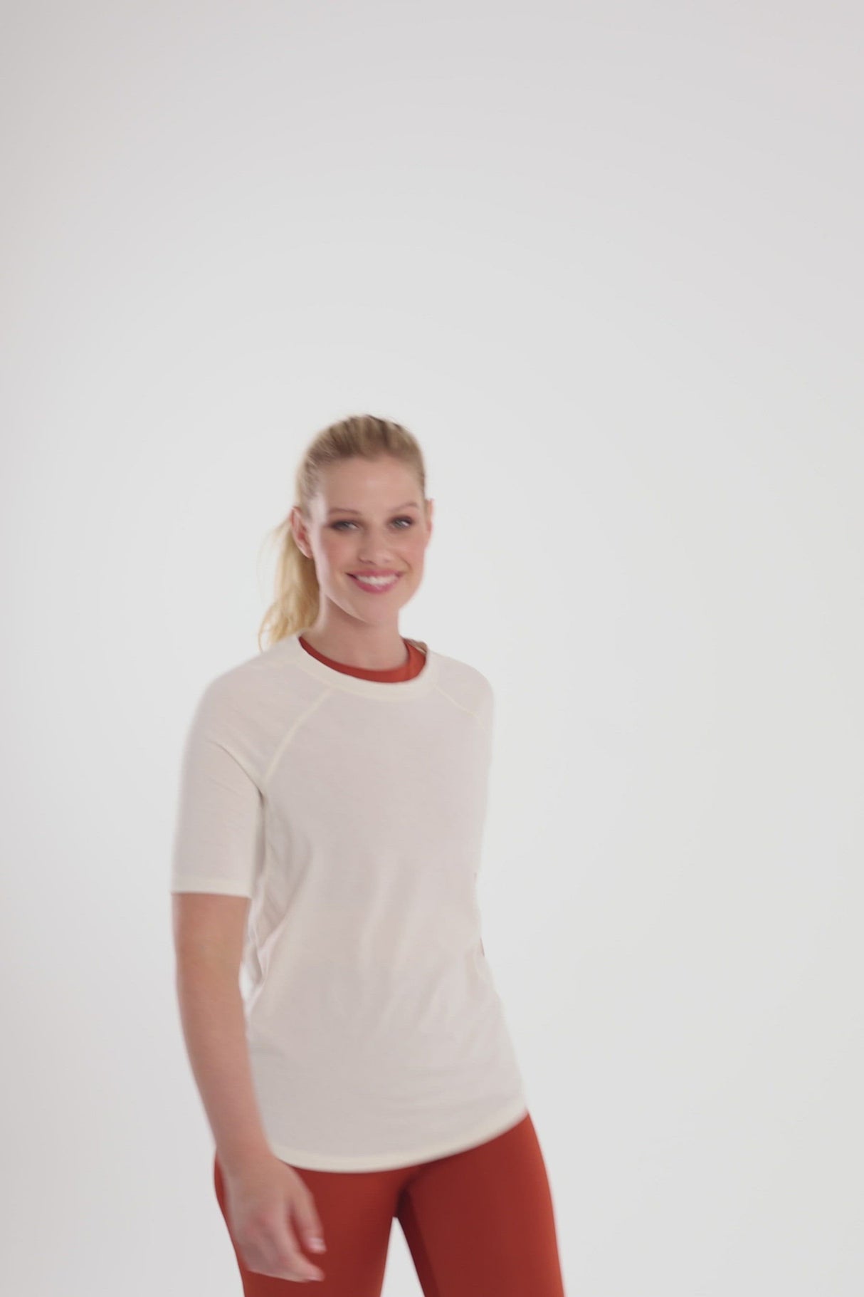 Lole T-shirt sport à manches courtes Performance Wool gardenia pour femme video
