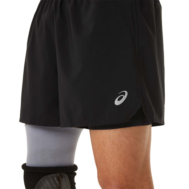 ASICS ASICS Road 2-in-1 5 inch short de course à pied pour homme